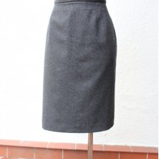 Szara klasyczna spódnica