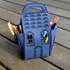 Domek z filcu na kredki - granatowy - przybornik