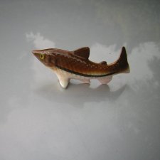mała porcelanowa rybka