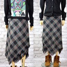 WEŁNIANA Z FRĘDZLAMI