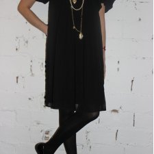 Czarna sukienka firmy Milla rozmiar 42/XL
