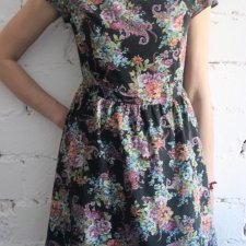 Sukienka w kwiatki firmy New Look rozmiar 42/XL