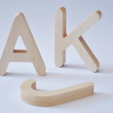 Litera z drewna wysokość 12cm, napisy z drewna, literka drewniana, naturalne lite Drewo, dekoracje na ścianę, wiszące litery