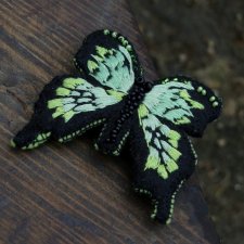 motyl z pistacją / brooch