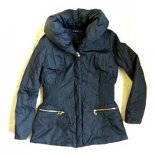 Czarna damska kurtka firmy Mohito, roz. 42