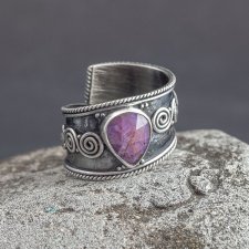 srebrny pierścionek z rubinem