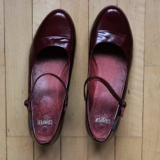 Camper buty z lakierownej bordowej skóry