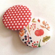 Zestaw przypinek broszek