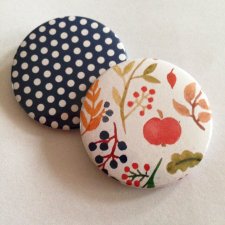 Zestaw przypinek broszek