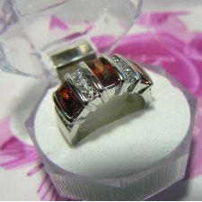 Pierścionek w czerwieni