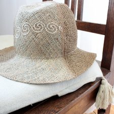 NA LATO piękny kapelusz odcienie beżu