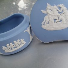 Wedgwood Antique puzderko w oryginalnym kształcie