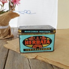 metalowa puszka po herbacie