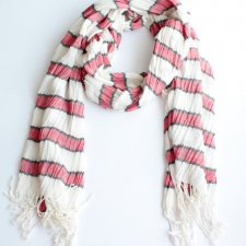 Miękki szal w pasy luźne sploty