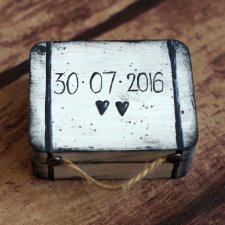 Personalizowany Kuferek na obrączki ślubne WALIZKA VINTAGE