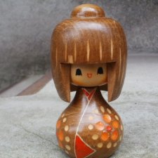 Specjalnie dla Pani Agnieszki -  gejsza niedzisiejsza  sygnowana figurka drewniana