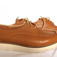 BUFFALO LONDON -  SZNUROWANE  NA PLATFORMIE