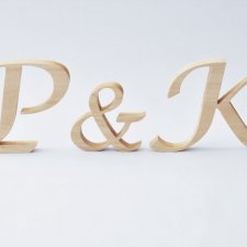 Dekoracyjne inicjały ślubne, 20cm, stojące, ozdobne, z litego drewna, na pamiątkę, ślub, weselny stół, litery drewniane, boho rustykalne dodatki, deko