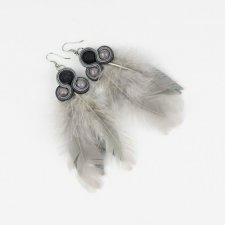 Kolczyki wiszące długie piórka szare popiel sutasz etno boho hippie