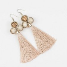 kolczyki z frędzlami frędzle frędzelki beżowe nude długie wiszące wieczorowe eleganckie