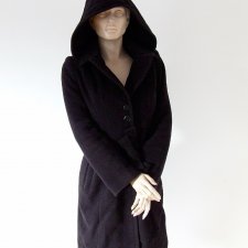 Czarny wełniany zimowy płaszcz