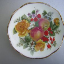 niewielki porcelanowy