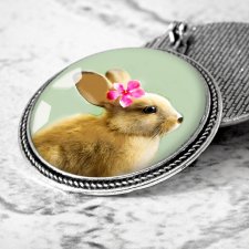 króliczek :: BROSZKA Z GRAFIKĄ W SZKLE