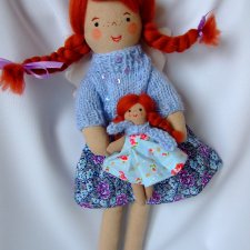 Rudowłosy Aniołek z lalą