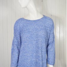 Niebieski sweterek