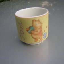 classic Pooh by Royal Doulton  WINNIE THE POOH 2001 DISNEY