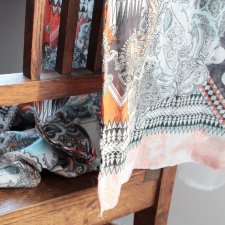 Długi szal misterne wzory