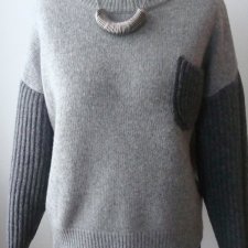 SWETER Z KIESZONKĄ