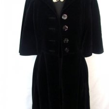 AKSAMITNY  PŁASZCZ PELERYNA