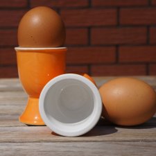 Dwa “stojaczki" do jajek