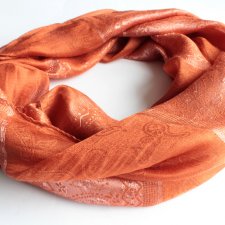 Wytłaczany szal paisley