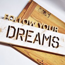 Drewniany napis Follow your dreams, dekoracja ścienna, na ścianę z litego drewna, dla marzyciela, nastolatka, młodzieży