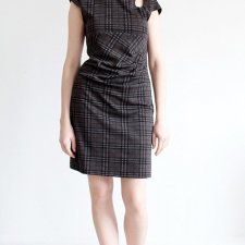 Elegancka sukienka drapowania wycięcie