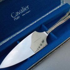 cavalier plate - elegancka łopatka do ciasta  w firmowym opakowaniu