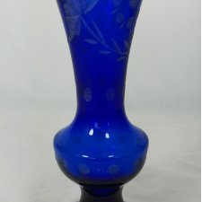 niebieski kryształowy wazon