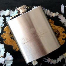 ❀ڿڰۣ❀ TALISKER ❀ڿڰۣ❀ Piersiówka ze szlachetnej stali ❀ڿڰۣ❀ Markowa i praktyczna, glegancka ❀ڿڰۣ❀ Mała,  kompaktowa, profilowana.