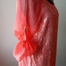 KORALOWA BLUZKA Z CEKINAMI