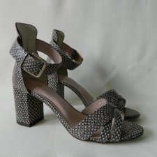 M&S NOWE NA SŁUPKU * SANDAŁY * SKÓRA NATURALNA * PASEK WOKÓŁ KOSTKI 40