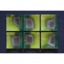 Kwadratowy wygięty talerz - Smugi zielone - 17x17 cm