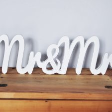 Drewniany napis "Mr & Mrs", biały