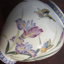 Dużej urody,  wykwintnie zdobiony porcelanowy wazon