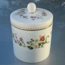 Wedgwood Mirabelle  szlachetnie porcelanowy pojemnik z przykrywką