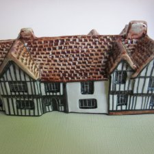 Kolekcja handpainted "Britain in miniature " rzadko spotykany -wyjątkowo duży -ręcznie malowany ceramiczny domek