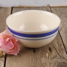 biała miska ceramiczna