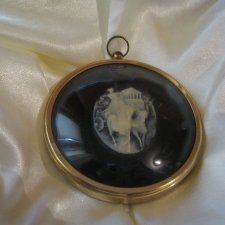 ROMAN CHARIOT IN CAMEO THE MINIATURE WORLD OF PETER BATES