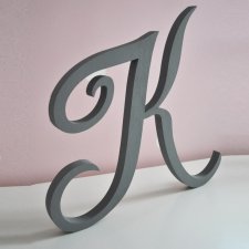Monogram - duża, 40-sto centymetrowa pierwsza litera imienia - K